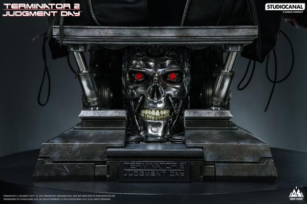 Terminator 2: T-800 Bust 1:1 Queen Studios 11