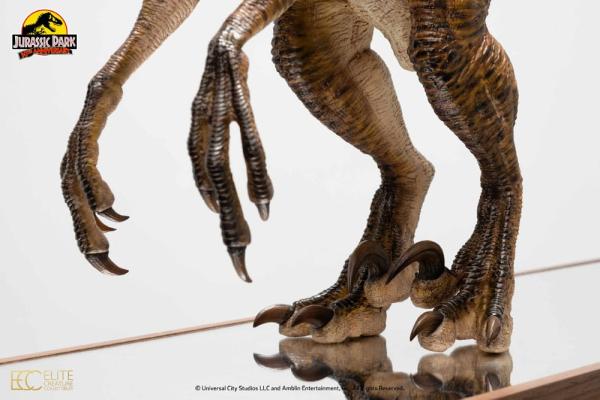 Jurassic Park: Velociraptor Clever Girl 1/4 Statue - Toynami