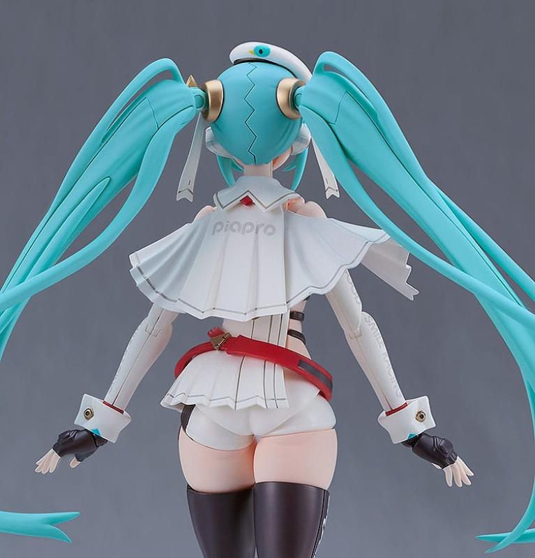 Hatsune Miku GT Project Plamatea Plastic Model Kit Racing Miku: 2023 Ver. 15 cm