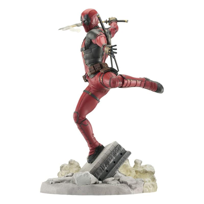 Deadpool & Wolverine Gallery PVC Statue Deadpool 25 cm 2