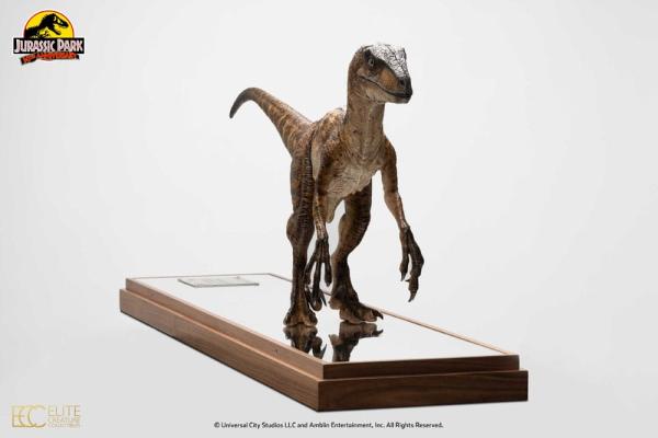 Jurassic Park: Velociraptor Clever Girl 1/4 Statue - Toynami