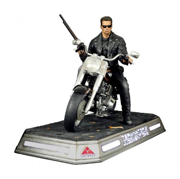 Terminator 2: Judgment Day: T-800 on Motorcycle 1/4 Statue - Dark Side Collectibles