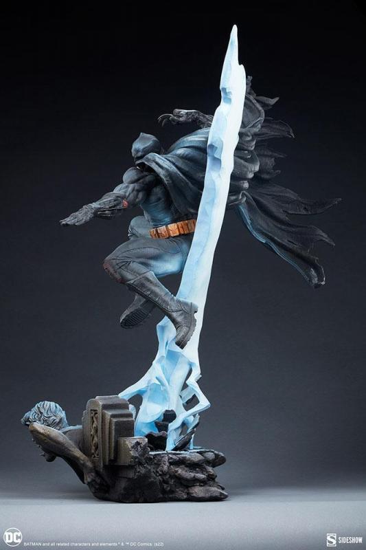 DC Comics: The Dark Knight Returns 80 cm Premium Format Statue - Sideshow Collectibles