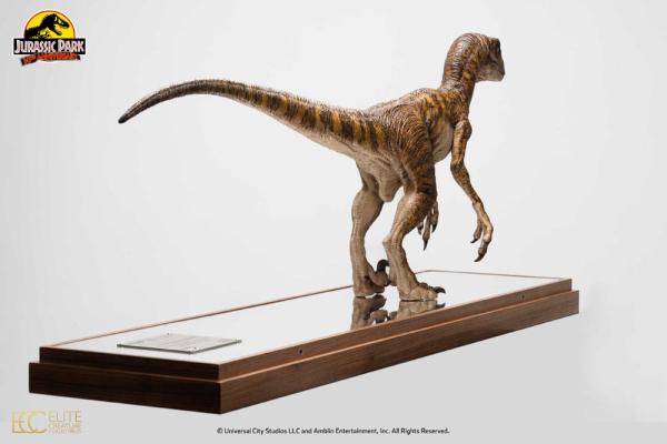 Jurassic Park: Velociraptor Clever Girl 1/4 Statue - Toynami