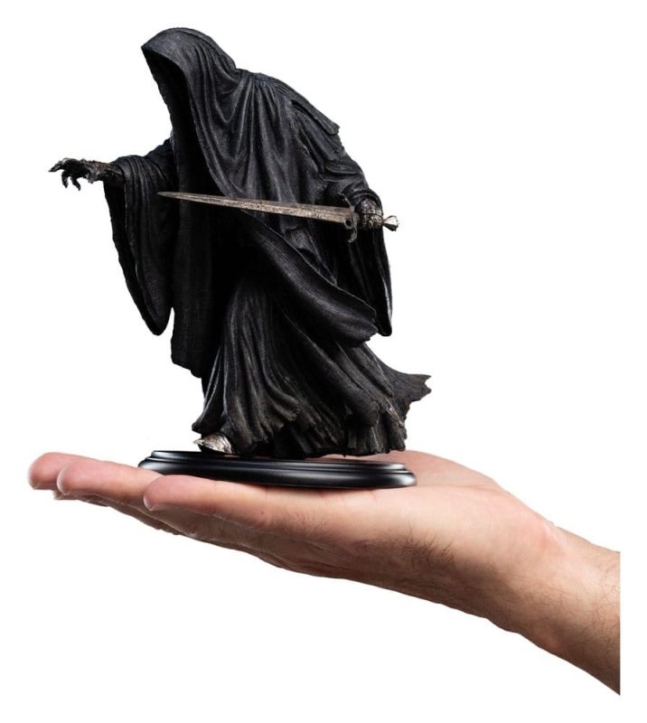 The Lord of the Rings Trilogy Mini Statue Ringwraith at the Prancing Pony 18 cm 1