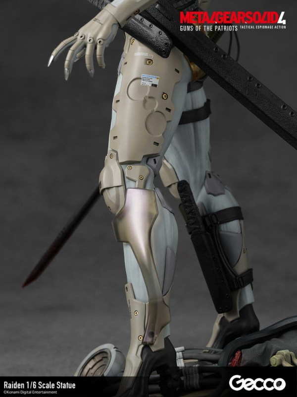 Metal Gear Solid 4 Guns of the Patriots Statue 1/6 Raiden 32 cm 13