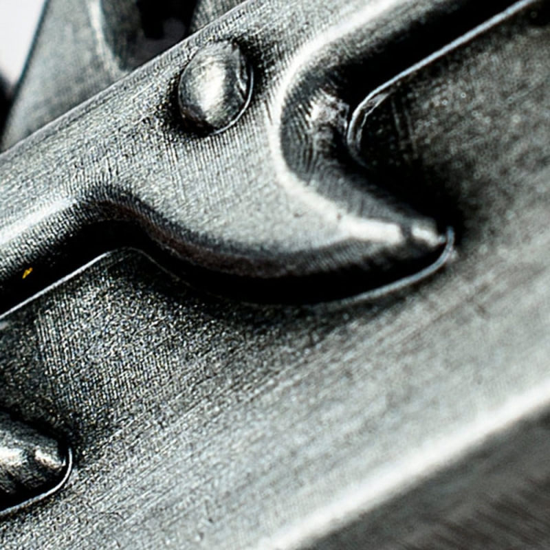 Warhammer 40,000 Bottle Opener Chaos Chainsword 6