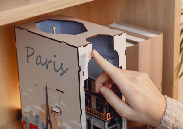 Paris Tiny Adventures Book Nook Mini Diorama 23 cm 5