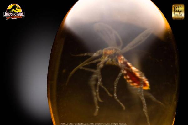 Jurassic Park: Elephant Mosquito in Amber 10 cm Statue - Elite Creature Collectible