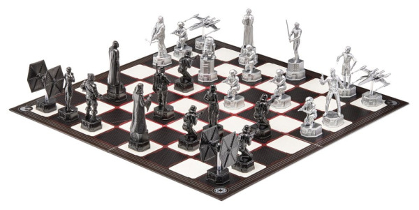 Star Wars Original Trilogy Chess Set 47 cm 6