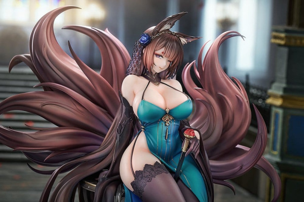 Azur Lane PVC Statue 1/7 Amagi: Throne of Fallen Petals Ver. 27 cm 3