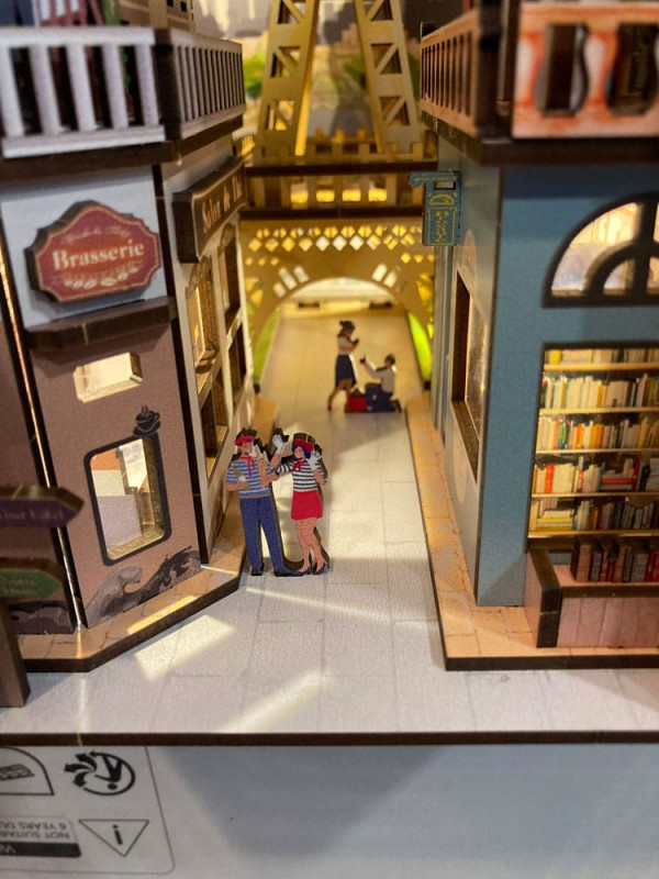 Paris Tiny Adventures Book Nook Mini Diorama 23 cm 3