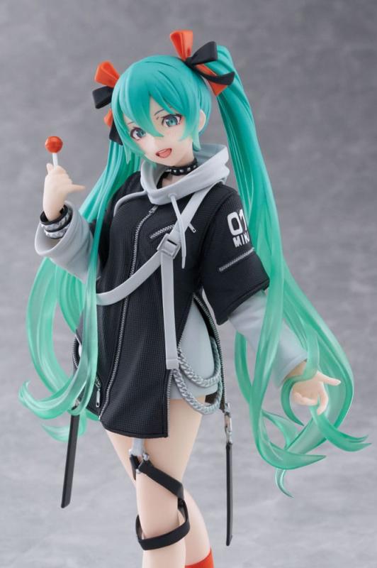 Hatsune Miku Wonderland PVC Statue Fashion Punk Ver. 18 cm