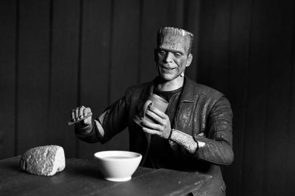 Universal Monsters Action Figure Ultimate Frankenstein's Monster (Bride of Frankenstein) (B&W) 18 cm