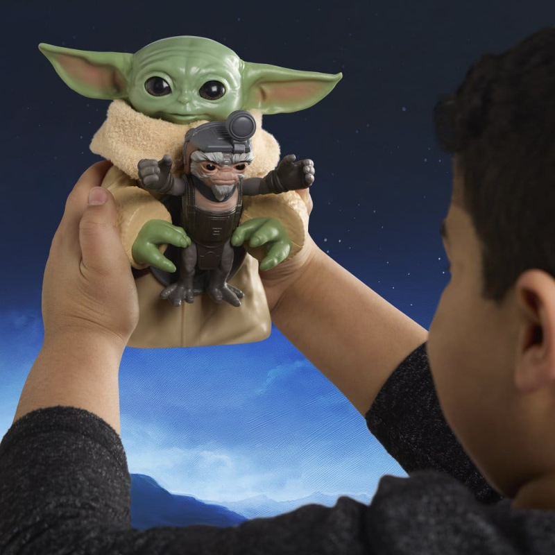 Star Wars: The Mandalorian & Grogu Electronic Action Figure Huggin' Grogu & Anzellan 17 cm 14
