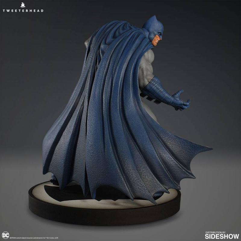 DC Comic: Batman (Dark Knight) 32 cm Maquette - Tweeterhead