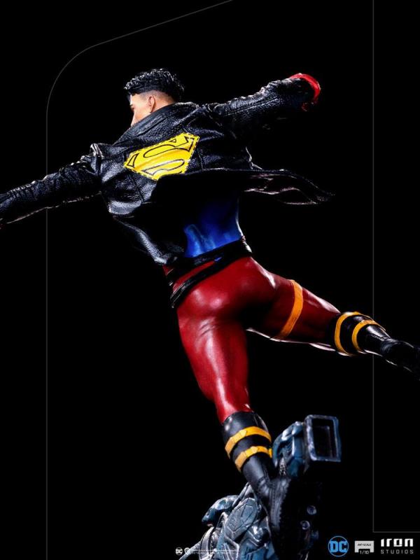 DC Comics: Superboy 1/10 Deluxe Art Scale Statue - Iron Studios