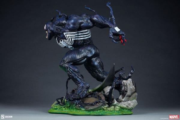 Marvel: Venom 59 cm Premium Format Statue - Sideshow Collectibles