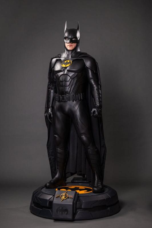 The Flash Life-Size Statue Batman Keaton 2 211 cm