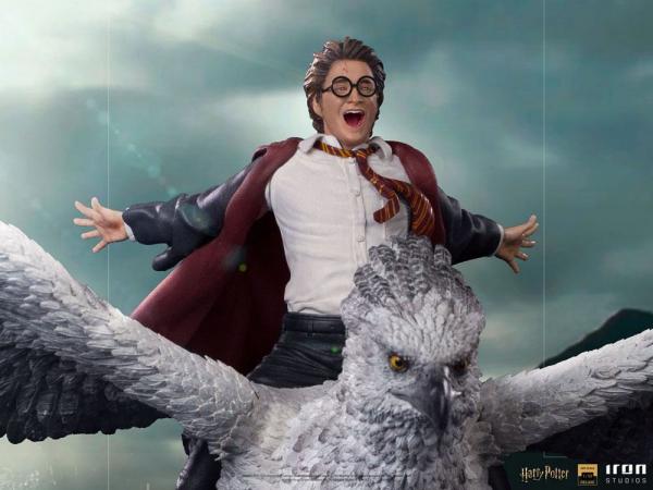 Harry Potter: Harry Potter and Buckbeak 1/10 Art Scale Statue - Iron Studios