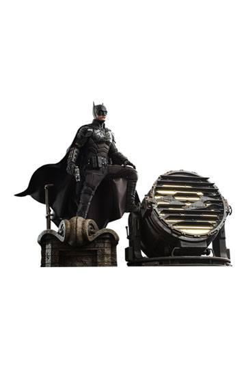 The Batman: Batman with Bat-Signal 1/6 Movie Masterpiece Action Figure - Hot Toys