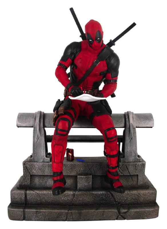 Marvel Movie Premier Collection Statue Deadpool 25 cm