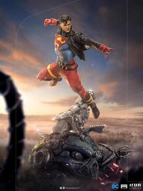 DC Comics: Superboy 1/10 Deluxe Art Scale Statue - Iron Studios