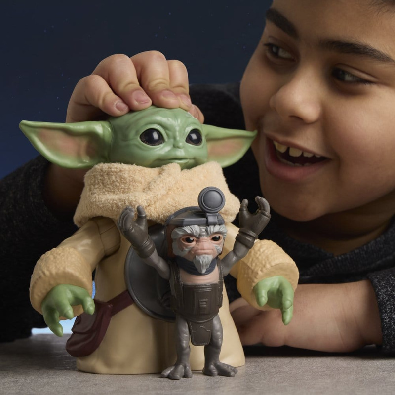 Star Wars: The Mandalorian & Grogu Electronic Action Figure Huggin' Grogu & Anzellan 17 cm 9