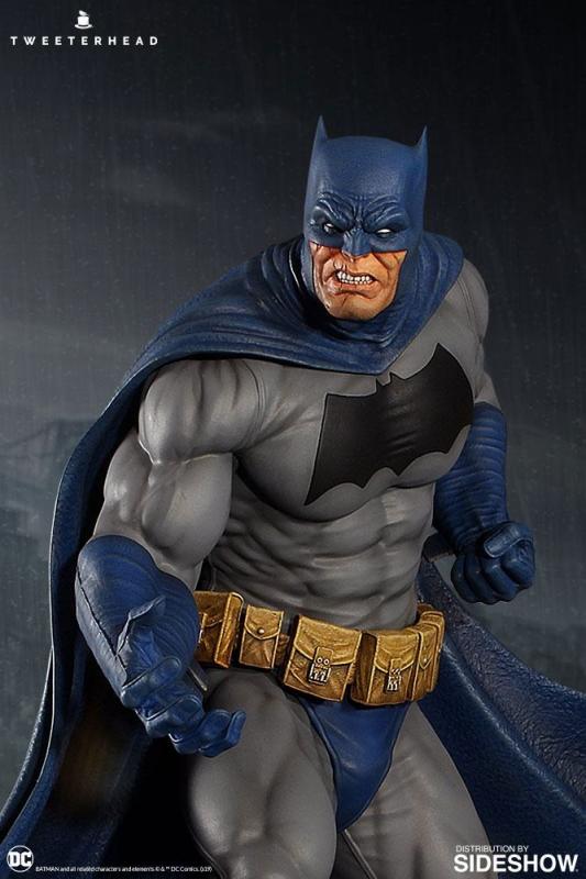 DC Comic: Batman (Dark Knight) 32 cm Maquette - Tweeterhead
