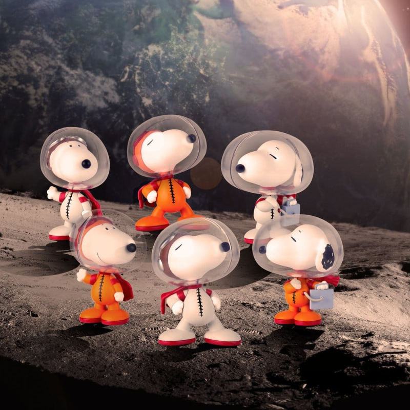 Peanuts Figures Worlds Beyond Snoopy Capsule Display (6) 4