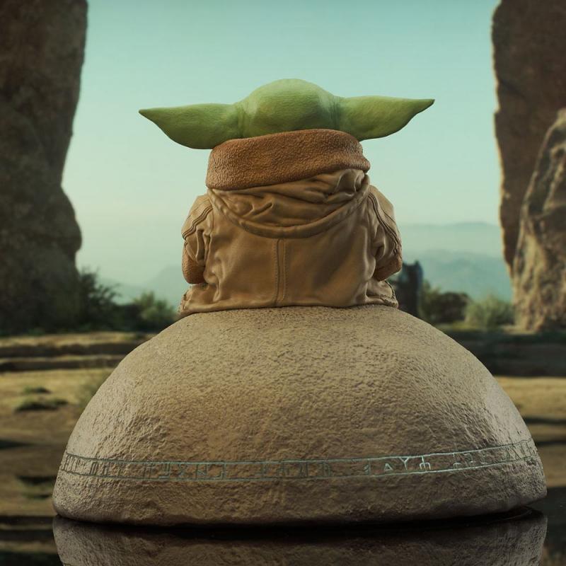 Star Wars The Mandalorian: Grogu on Seeing Stone 1/6 Milestones Statue - Gentle Giant