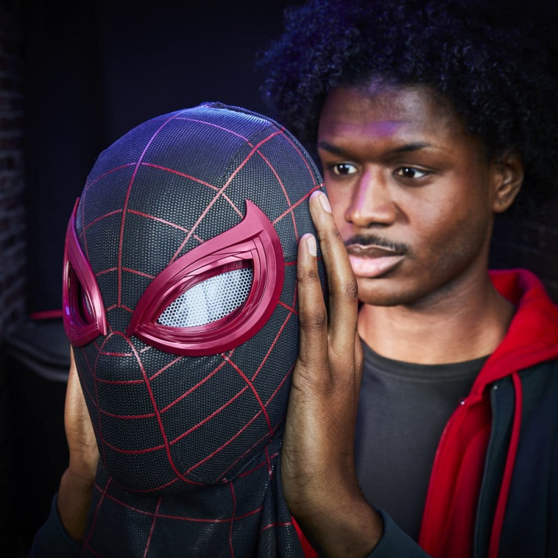 Spider-Man: Miles Morales Marvel Legends Electronic Expressive Mask 9