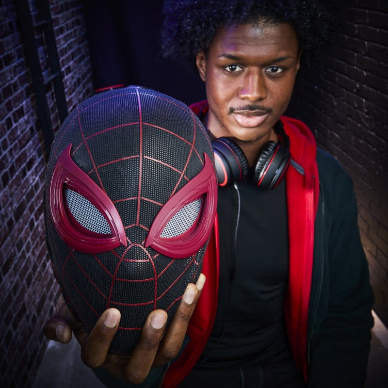 Spider-Man: Miles Morales Marvel Legends Electronic Expressive Mask 6
