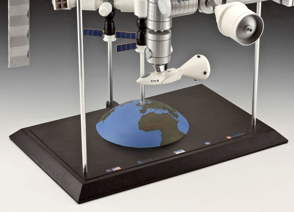 International Space Station ISS Model Kit 1/144 25th Anniversary Platinum Edition 74 cm 9