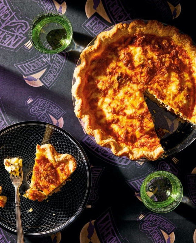 Wednesday: The Official Cookbook - Exceedingly Strange Recipes from Nevermore Academy *German Versio 4