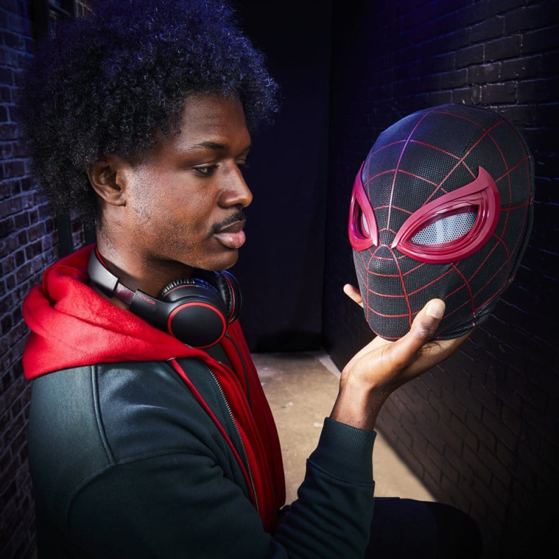 Spider-Man: Miles Morales Marvel Legends Electronic Expressive Mask 7