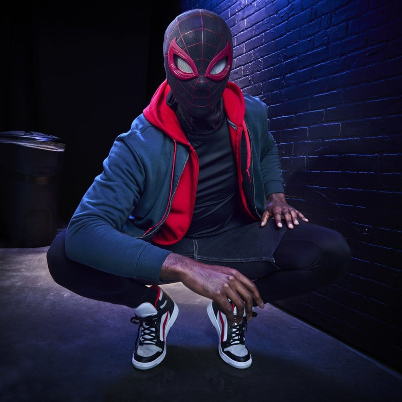 Spider-Man: Miles Morales Marvel Legends Electronic Expressive Mask 12