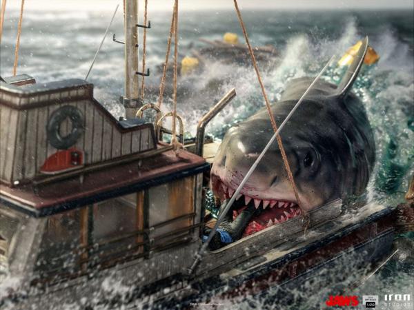 Jaws: Jaws Attack 1/20 Demi Art Scale Statue - Iron Studios