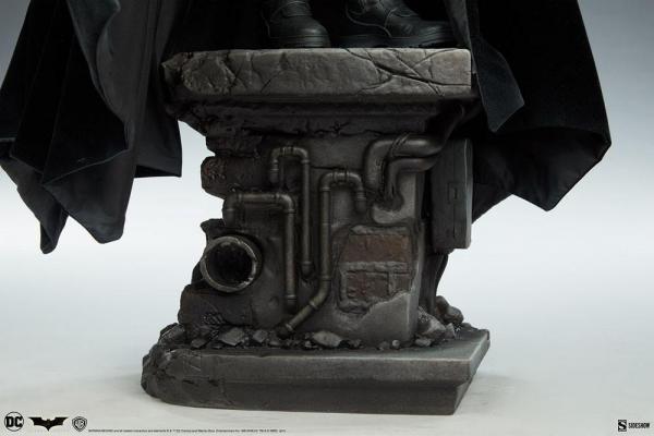 Batman Begins: Batman 65 cm Premium Format Statue - Sideshow Collectibles