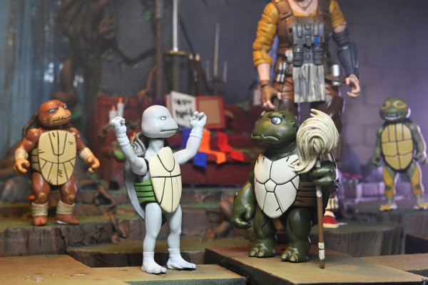 Teenage Mutant Ninja Turtles: The Last Ronin Action Figure Ultimate Casey Marie with Baby Odyn & Uno 6