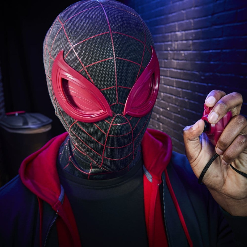 Spider-Man: Miles Morales Marvel Legends Electronic Expressive Mask 13