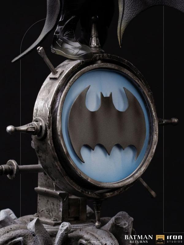 Batman Returns: Batman 1/10 Deluxe Art Scale Statue - Iron Studios