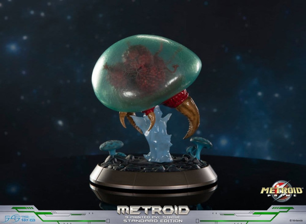 Metroid Prime PVC Figure Metroid (Standard) (Glow in the Dark) 21 cm 7