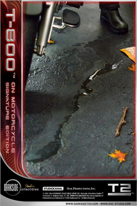 Terminator 2 Statue T-800 On Motorcycle Limited Signature Edition 70 cm 12