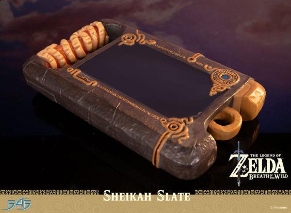 The Legend of Zelda: Breath of the Wild Life Size Statue 1/1 Sheikah Slate 24 cm