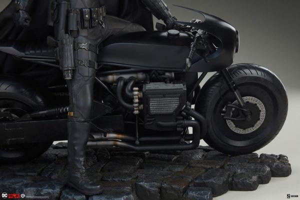 The Batman: The Batman 48 cm Premium Format Statue - Sideshow Collectibles
