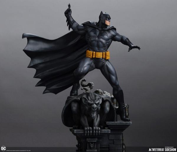 DC Comics Maquette 1/6 Batman (Black and Gray Edition) 50 cm 13