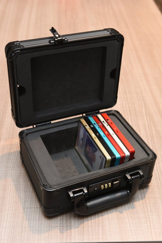 Evoretro Graded Card Display and Carry Case with Display Window Black 8