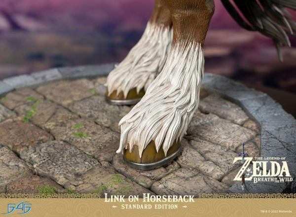 The Legend of Zelda Breath of the Wild: Link on Horseback 56 cm Statue - First 4 Figures