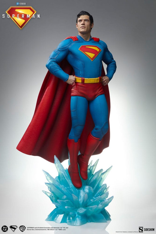 Superman (2025) Premium Format Statue Superman 61 cm 6